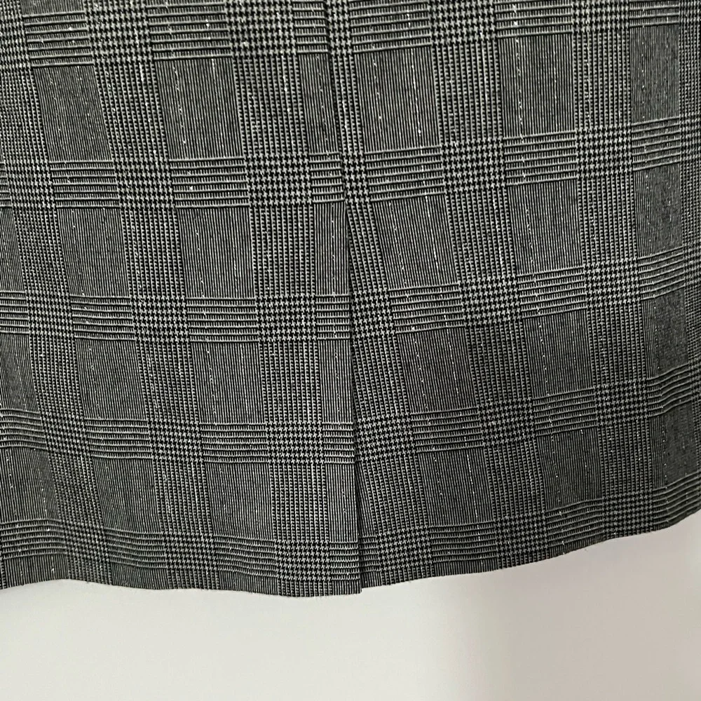 Pencil Skirt Grey Silver Back Split Zip Closure Women’s Size 14 - Picture 2 of 7